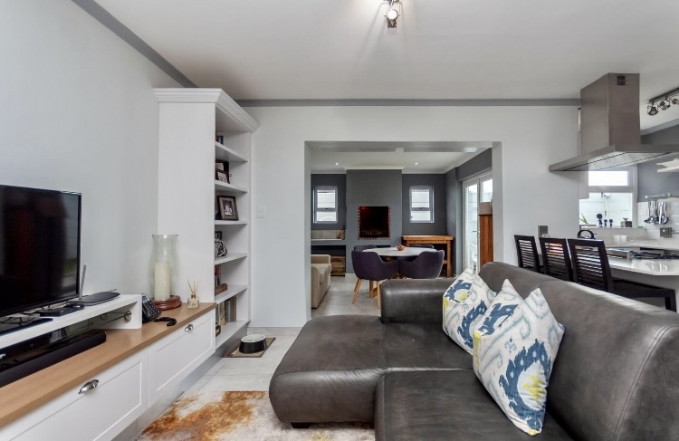 2 Bedroom Property for Sale in Waves Edge Western Cape